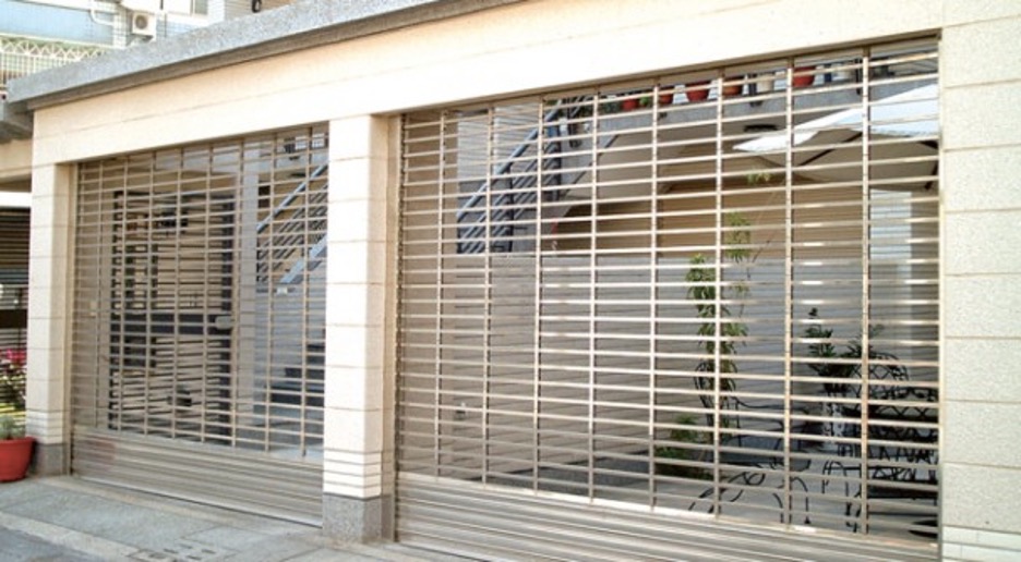 Mẫu cổng cửa cuốn dạng inox